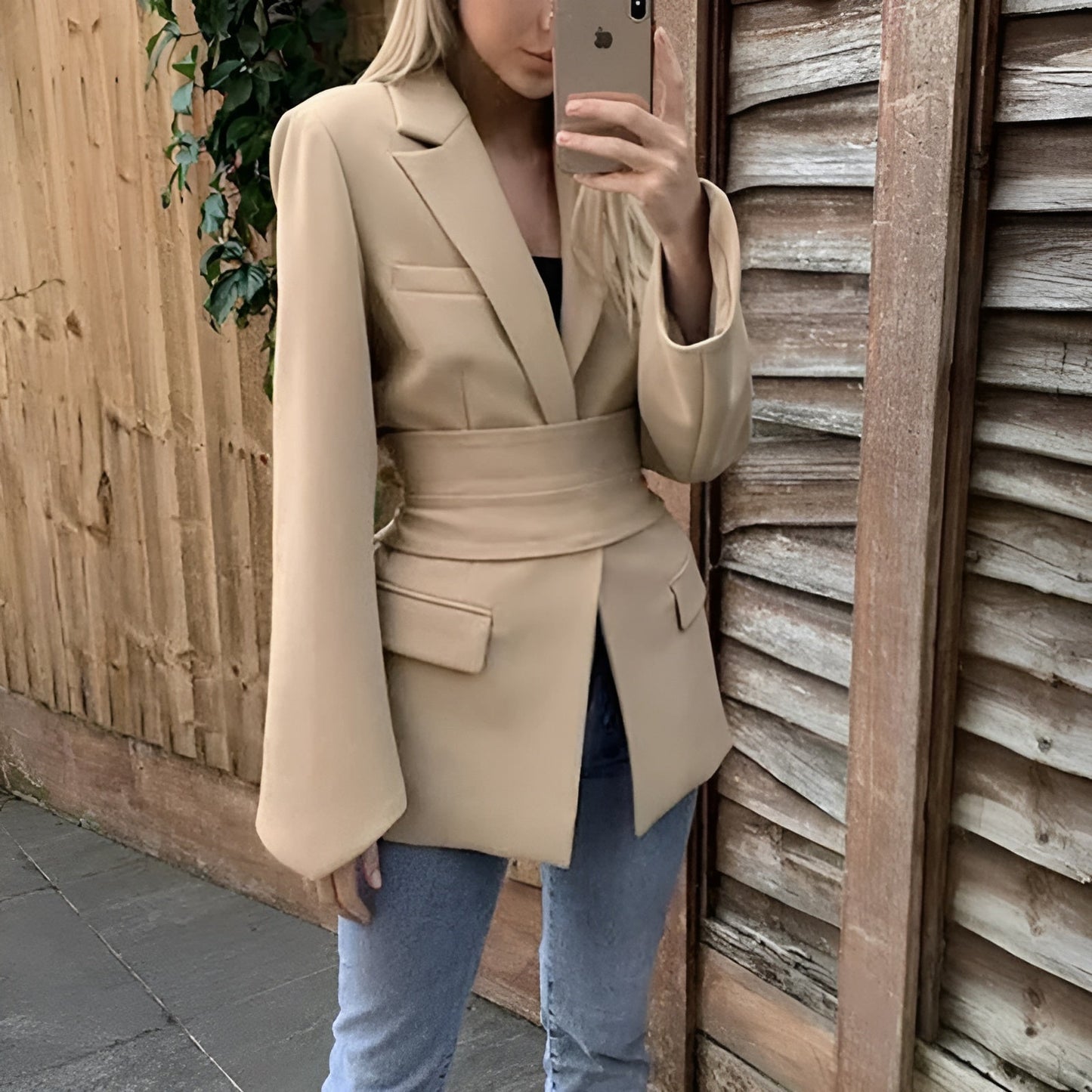 Lange Blazer voor Vrouw met Riem en Elegant Design