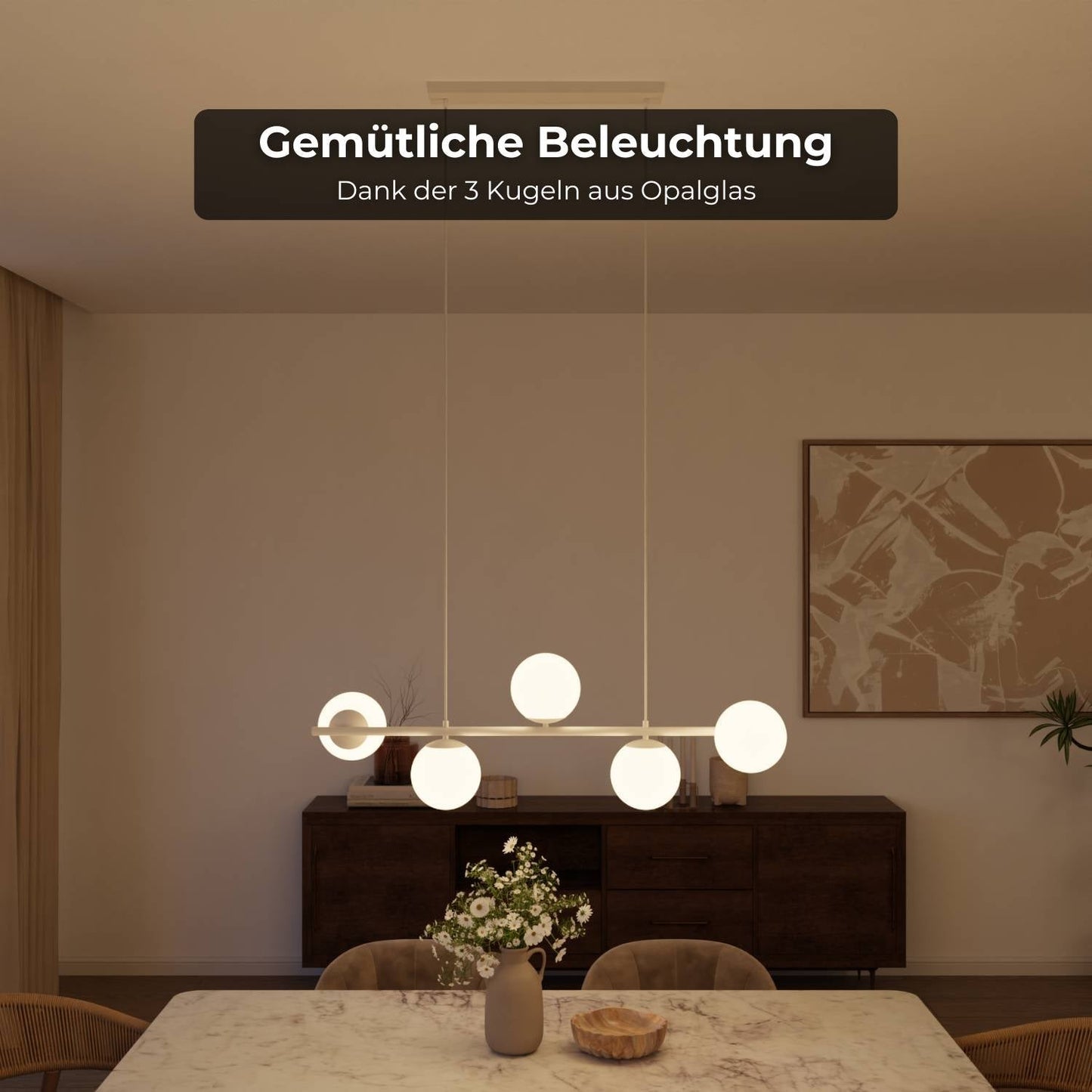 Moderne design hanglamp met 5 opaalglazen bollen boven eettafel – Eloria