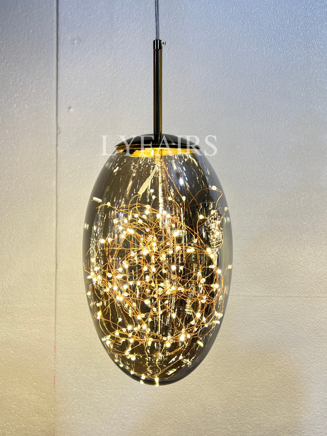 Grijze glazen hanglamp met sterrenhemel-effect voor eetkamer, bar of keukeneiland