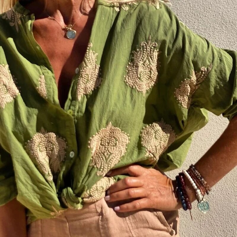 Vrouwelijke Blouse met Vlinderhals en Korte Mouwen