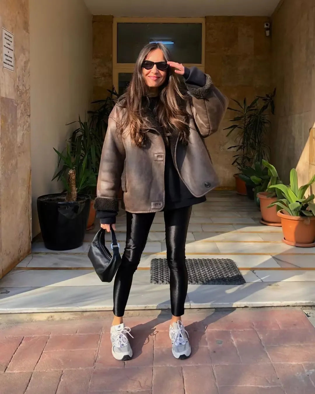 Zwarte Lederen Jacket voor Vrouw Elegant Model