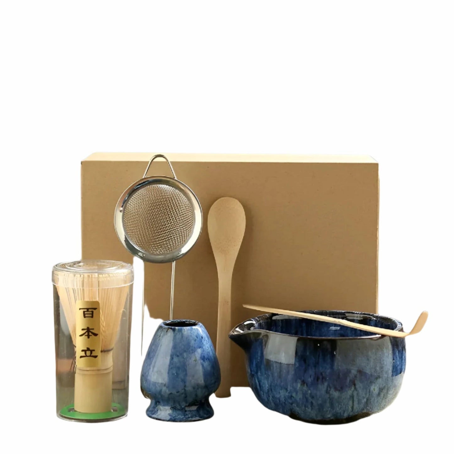 Japanse matcha theeset van keramiek met klopper, kom en accessoires voor traditionele theeceremonie