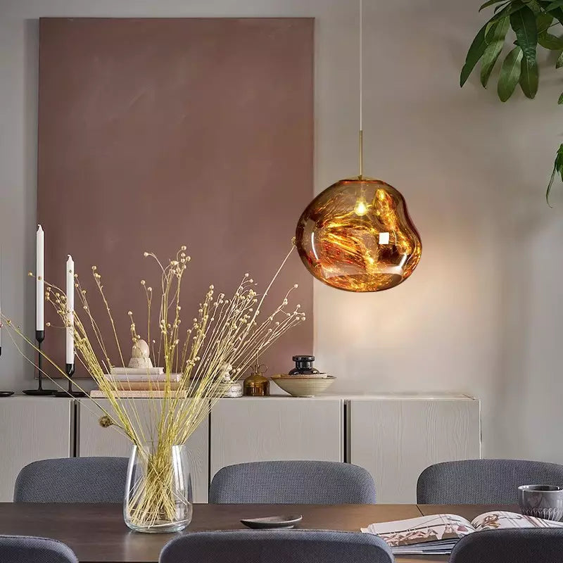 Artistieke Smeltende Hanglamp Met Warm Licht En Sculpturale Vorm Voor Moderne Interieurs