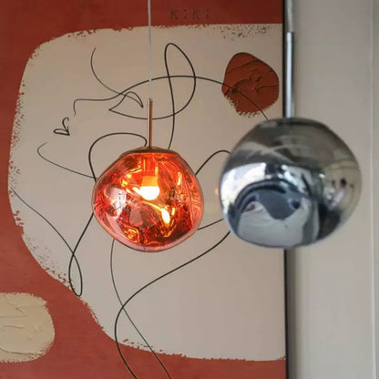 Artistieke Smeltende Hanglamp Met Warm Licht En Sculpturale Vorm Voor Moderne Interieurs