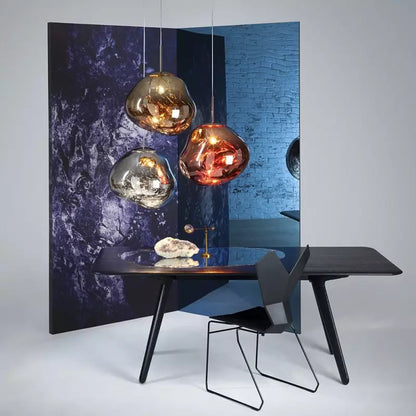 Artistieke Smeltende Hanglamp Met Warm Licht En Sculpturale Vorm Voor Moderne Interieurs