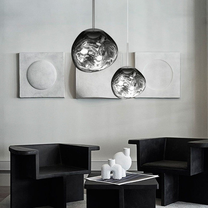 Artistieke Smeltende Hanglamp Met Warm Licht En Sculpturale Vorm Voor Moderne Interieurs