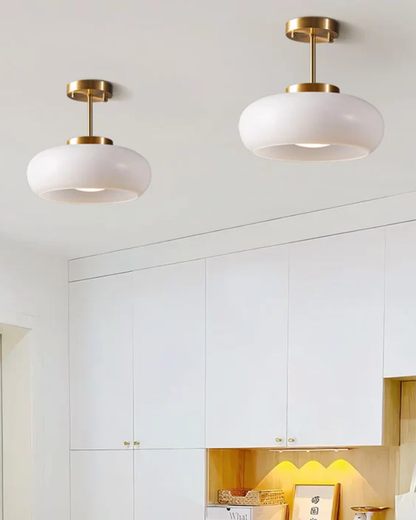 Moderne Plafondlamp Met Gouden Frame En Glazen Kap In Amber Of Wit 3000K Warm Licht
