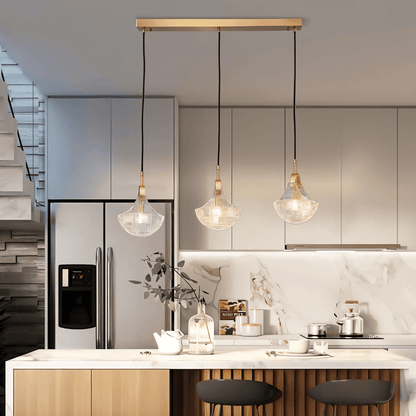 Sculpturale Hanglamp Met Drie Glazen Kappen En Warm Sfeervol Licht