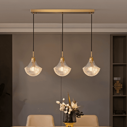 Sculpturale Hanglamp Met Drie Glazen Kappen En Warm Sfeervol Licht