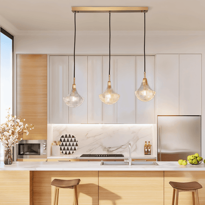 Sculpturale Hanglamp Met Drie Glazen Kappen En Warm Sfeervol Licht