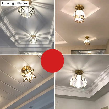 Minimalistisch Messing Plafondlamp met Geschulpte Metalen Kap – Compacte Halfsemi Plafondverlichting voor Hal en Slaapkamer