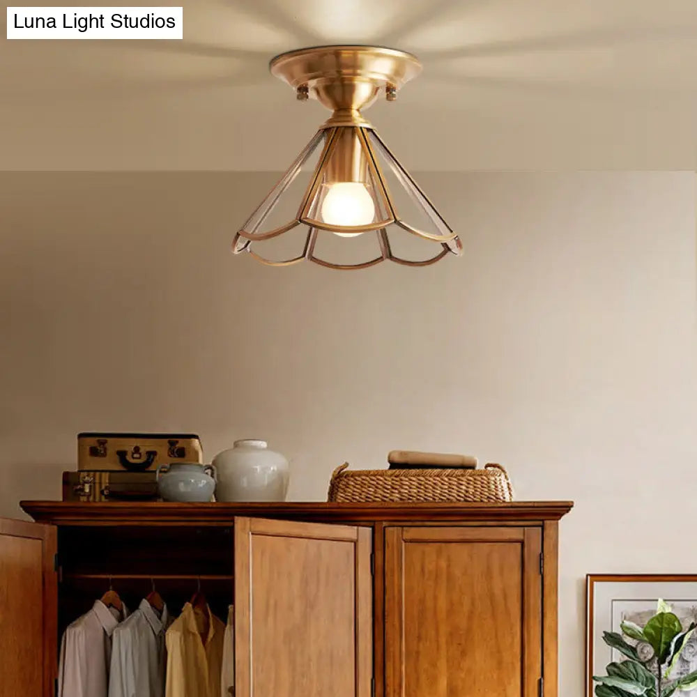 Minimalistisch Messing Plafondlamp met Geschulpte Metalen Kap – Compacte Halfsemi Plafondverlichting voor Hal en Slaapkamer