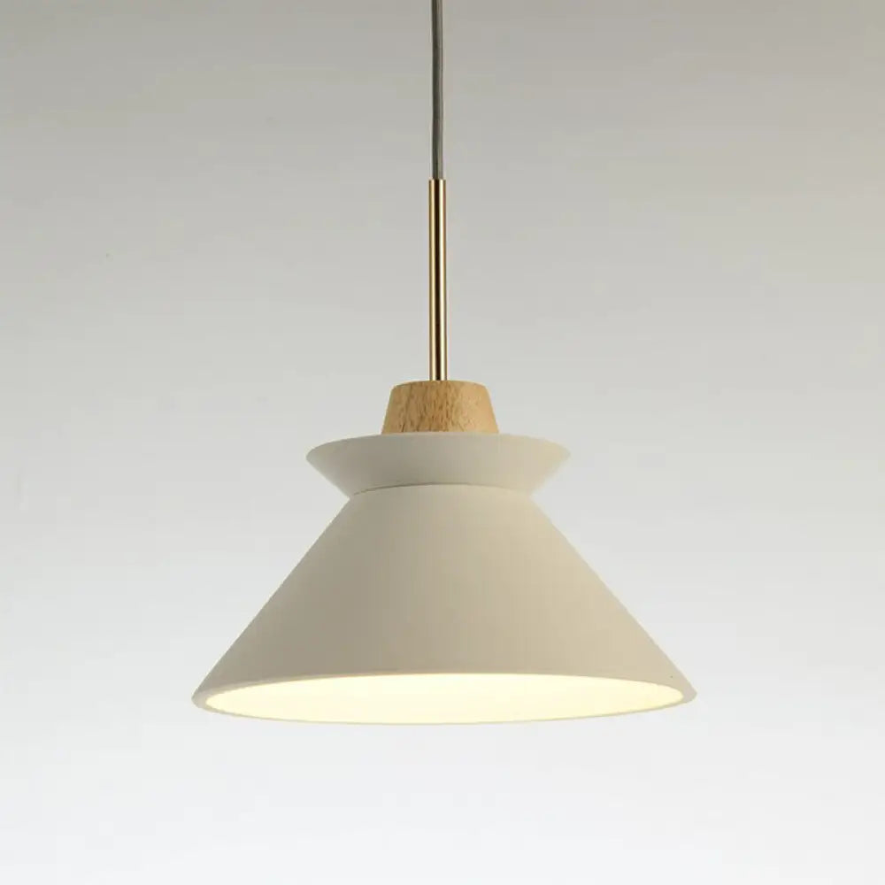 Betonnen Hanglamp met Houten Armatuur – Minimalistisch Design voor Eetkamer