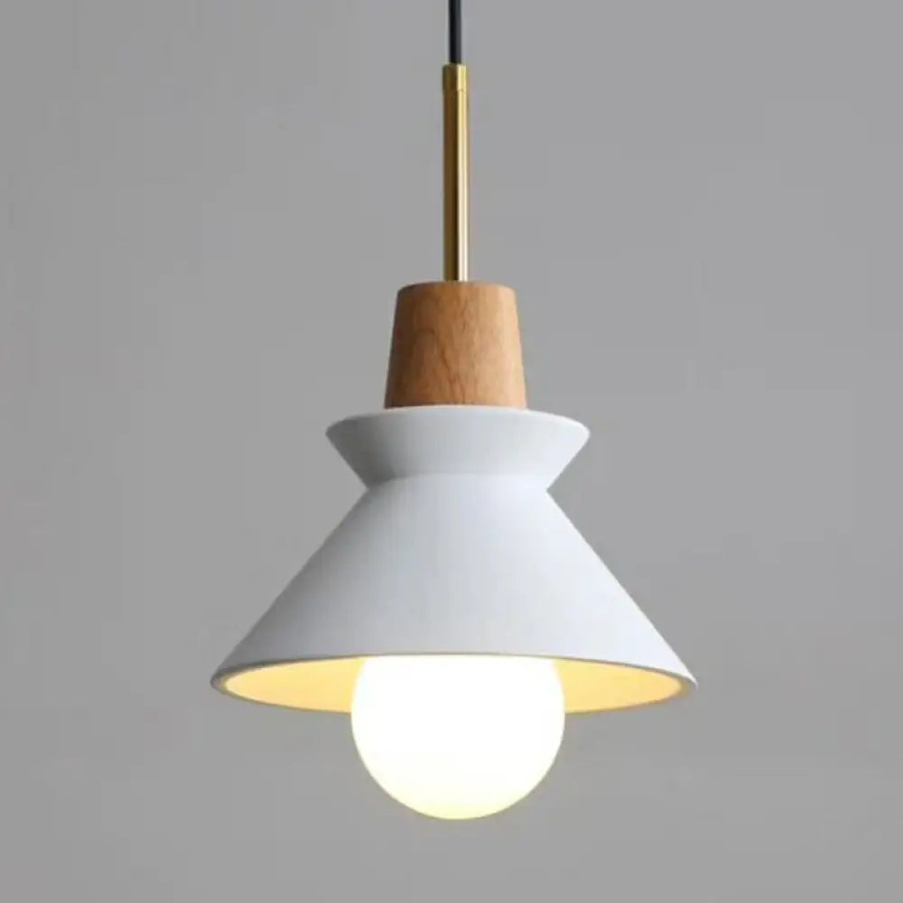 Betonnen Hanglamp met Houten Armatuur – Minimalistisch Design voor Eetkamer