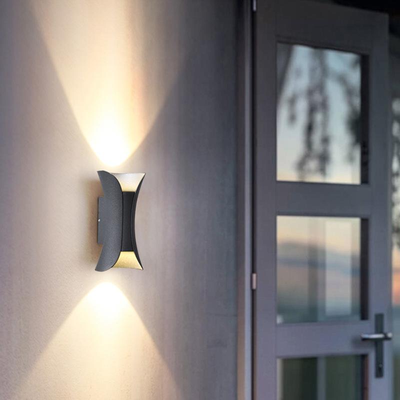 Moderne Up Down Buiten Wandlamp Met IP54 Bescherming En Aluminium Behuizing