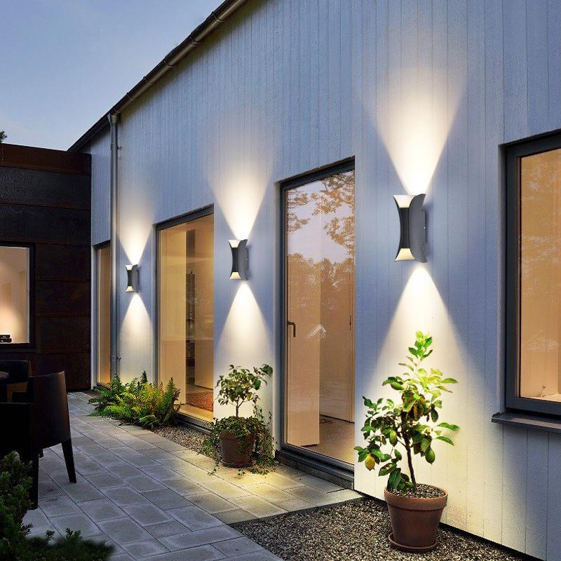 Moderne Up Down Buiten Wandlamp Met IP54 Bescherming En Aluminium Behuizing