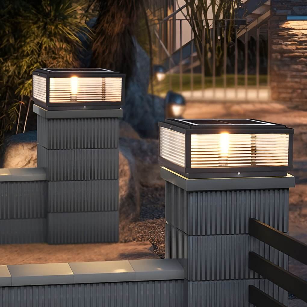 Vierkante Buiten Sokkel Lamp Met Geribbeld Glas En Aluminium Behuizing Voor Tuinpad En Oprit