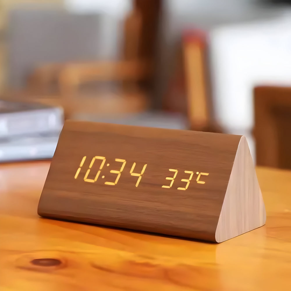 Digitale LED Klok Hout Driehoek Modern Design Wekker USB Dimbaar Display Tafelklok Slaapkamer Kantoor