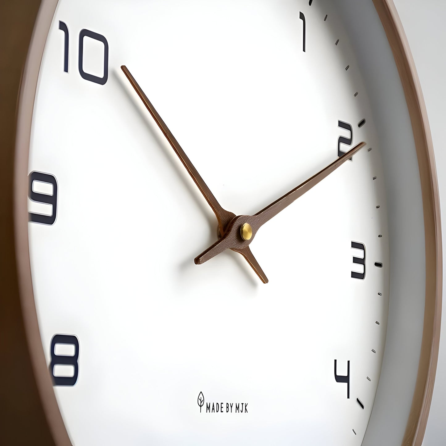 Moderne ronde houten wandklok met stilzwijgend uurwerk voor woonkamer, keuken en slaapkamer