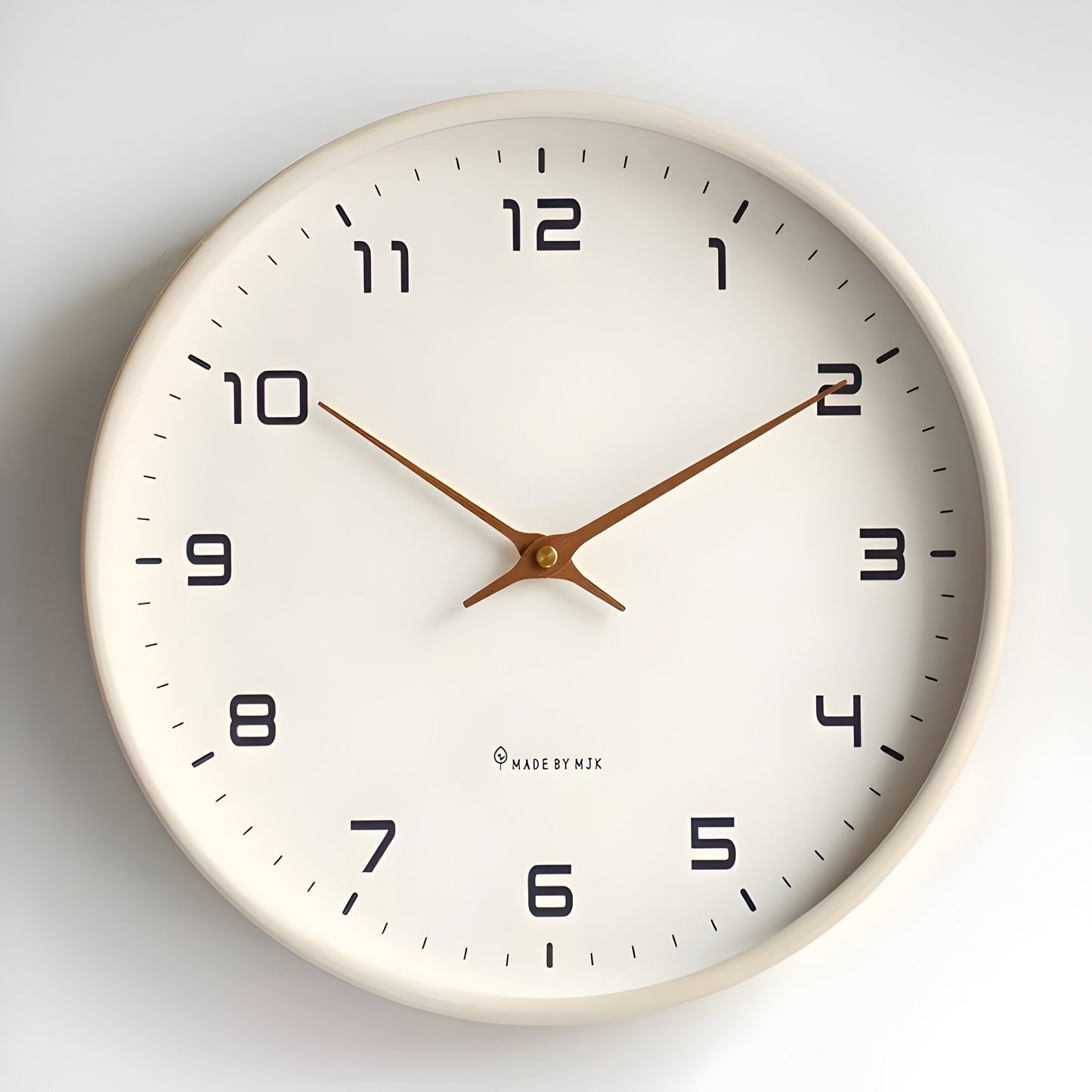 Moderne ronde houten wandklok met stilzwijgend uurwerk voor woonkamer, keuken en slaapkamer