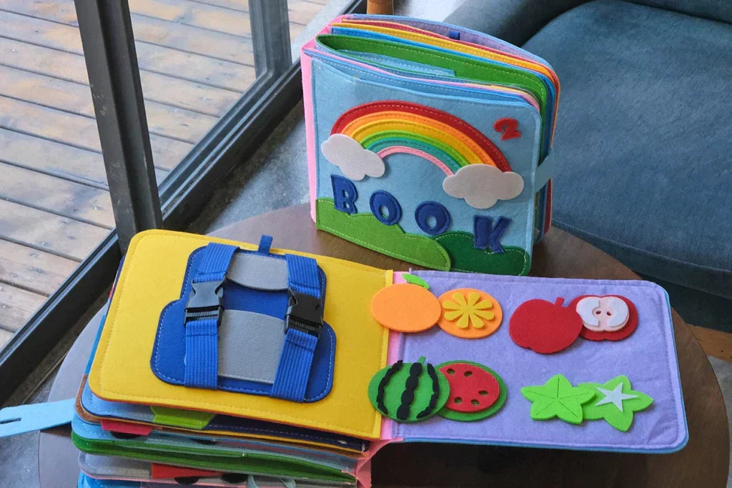 Interactief Viltboek Avonturen 16 Pagina's met Afneembare Elementen | Montessori Educatief Speelgoed voor Fijnmotoriek en Fantasie 2-5 jaar
