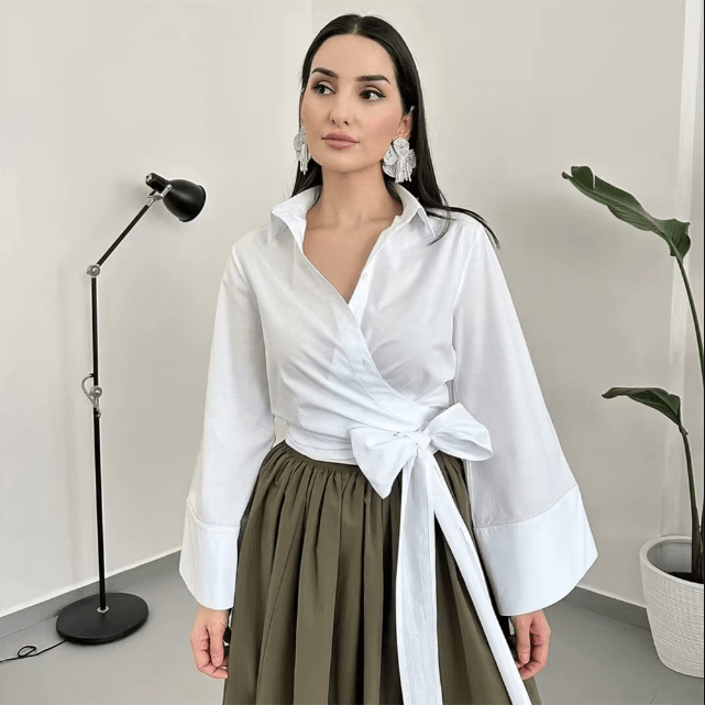 Vrouwelijke Kimono Blouse met Brede Strik en V-Neck - StudioMarella