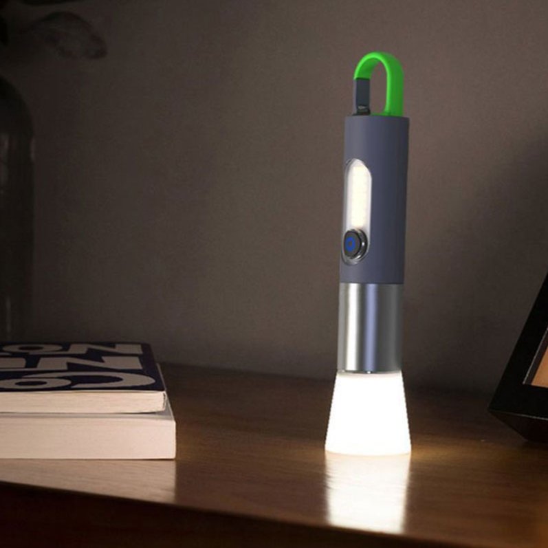 Multifunctionele Tactische Zaklamp met Verstelbare Lichtbundel en Robuuste Constructie voor Camping en Outdoor