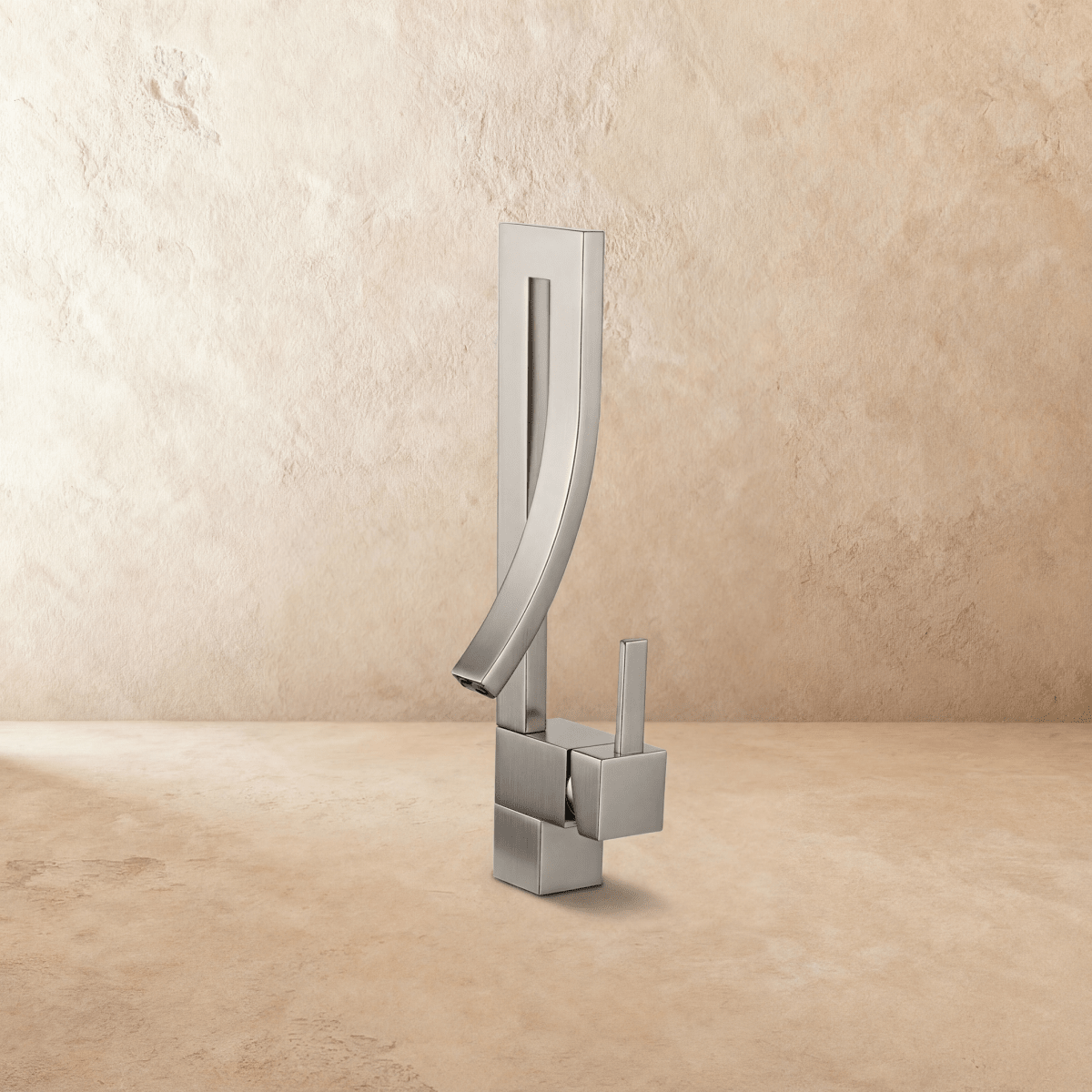 Moderne Design Wastafelkraan Met Open Uitloop En Strakke Geometrie