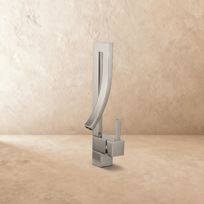 Moderne Design Wastafelkraan Met Open Uitloop En Strakke Geometrie