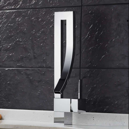 Moderne Design Wastafelkraan Met Open Uitloop En Strakke Geometrie