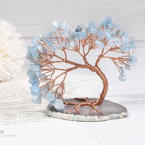 Decoratieve Edelsteen Boom Aquamarijn — Handgemaakte Mineraal Sculptuur met Koperdraad Takken en Natuurstenen Basis