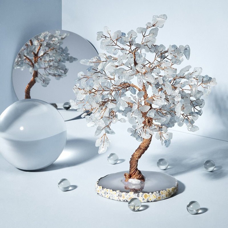 Decoratieve Edelsteen Boom Aquamarijn — Handgemaakte Mineraal Sculptuur met Koperdraad Takken en Natuurstenen Basis