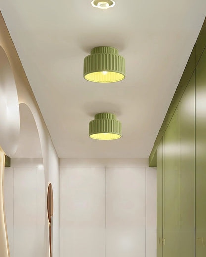 Geribde plafondlamp van hars met zachte sfeerverlichting