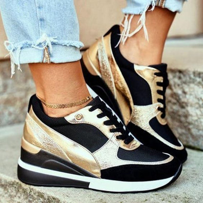 Sneakers met Hoge Hak en Metallic Accenten