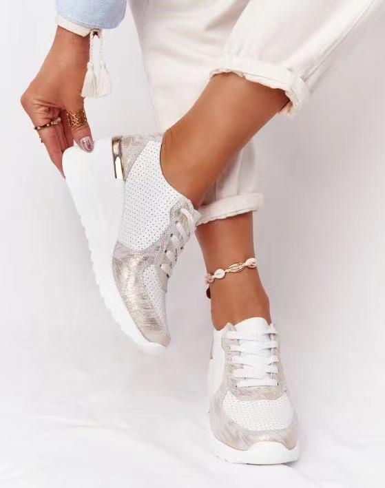 Sneakers met Hoge Hak en Metallic Accenten