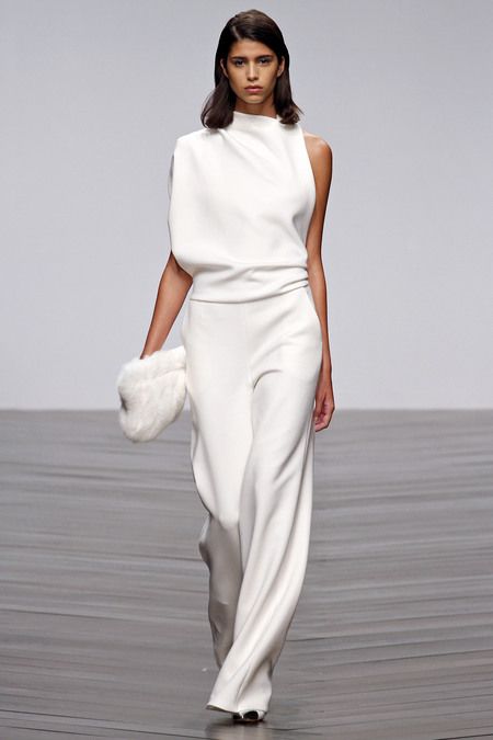 Jumpsuit Asymmetrisch Hoge Kraag Een Schouder Bloot - StudioMarella