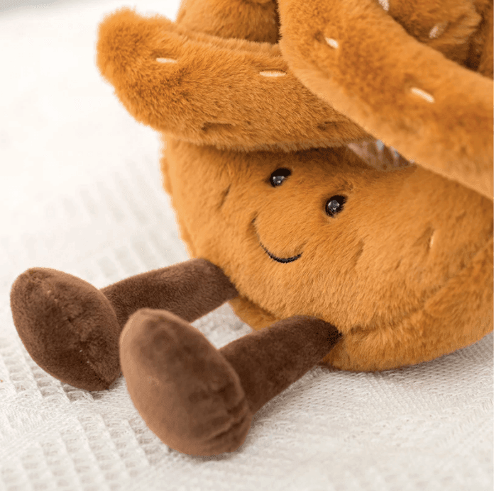 Zacht pluche knuffelbrood in speelse vormen voor kinderen en volwassenen