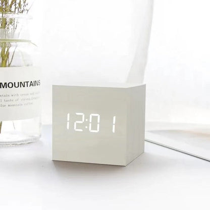 LED Wekker met Minimalistisch Design & Slimme Functies