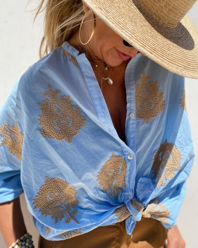 Vrouwelijke Blouse met Vlinderhals en Korte Mouwen