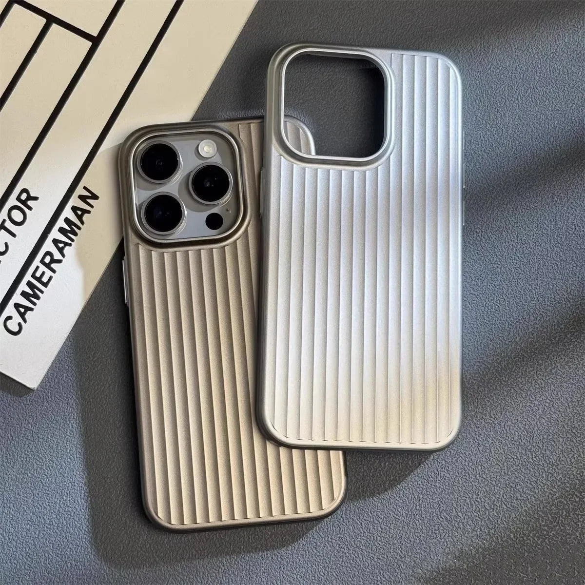 Ultraslanke Schokbestendige Telefoonhoes met Metalen Finish voor Optimale Bescherming