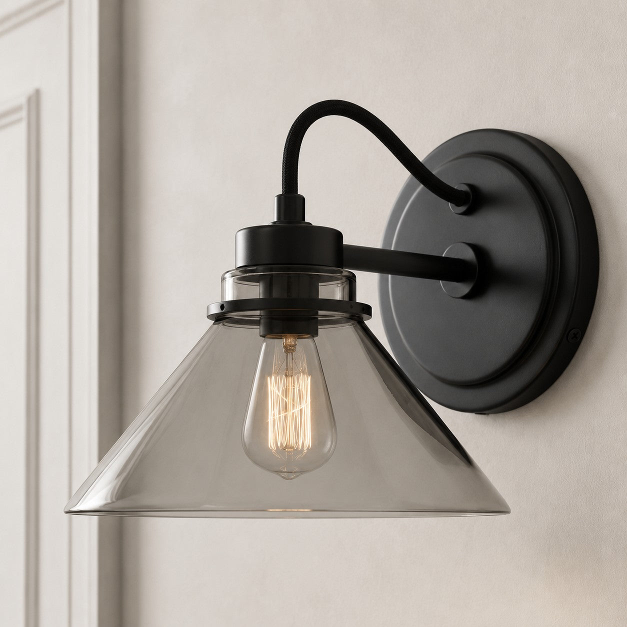 Globe Wandlamp met Gebogen Arm – Moderne Industriële Verlichting voor Badkamer, Slaapkamer en Gang
