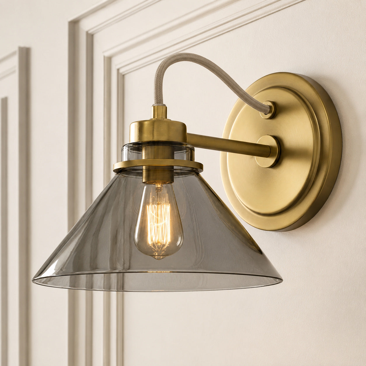 Globe Wandlamp met Gebogen Arm – Moderne Industriële Verlichting voor Badkamer, Slaapkamer en Gang