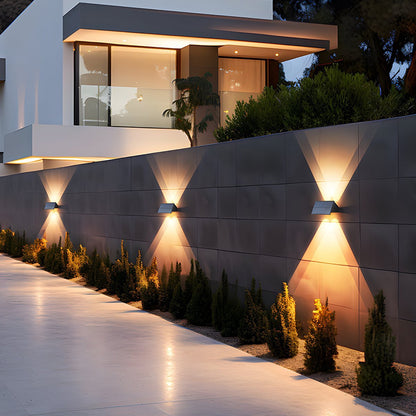 Buitenwandlamp Solar LED 6W Zwart IP65 Gevel Voordeur Terras Oprit Warmwit 3000K Wandlamp Buiten Schemerlamp ABS Tuinverlichting