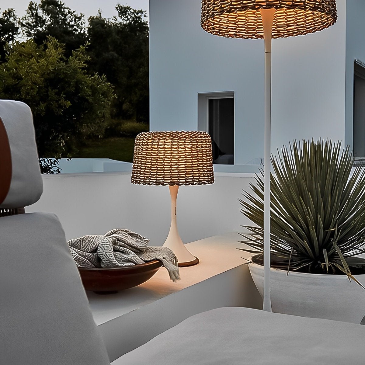 Staande Buitenlamp Vlechtwerk Aluminium Wit Zwart Zonne-energie IP65 Tuin Terras Vloerlamp Rotan Look Sfeerverlichting Buiten