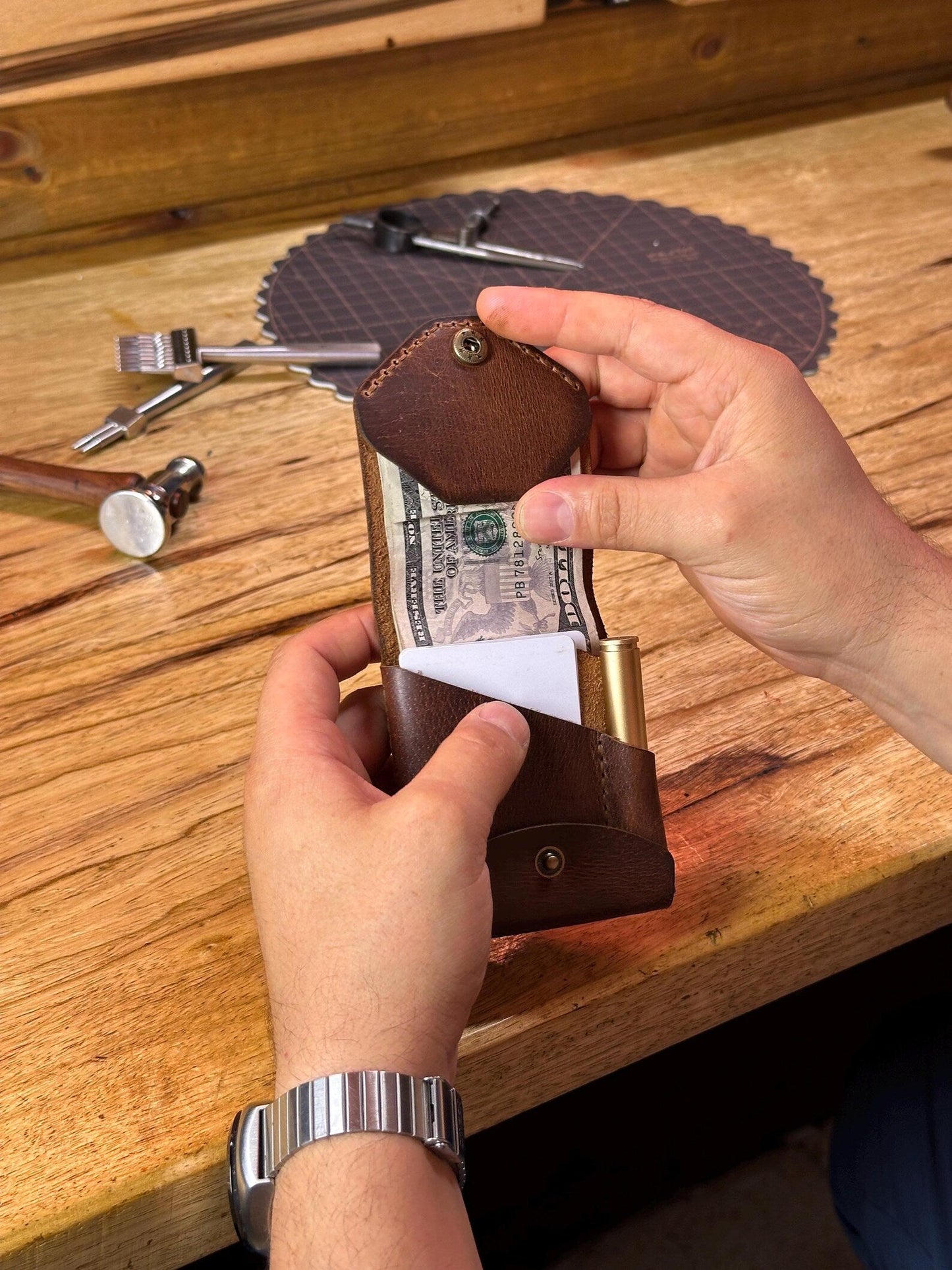 Handgemaakte Leren Portemonnee met Penvak – Volnerfleer