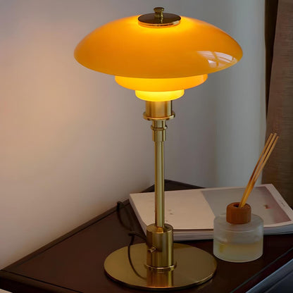 Vintage Tafellamp met Meerlagige Glazen Kap in Amber en Gouden Voet – Moderne Design Bedlamp