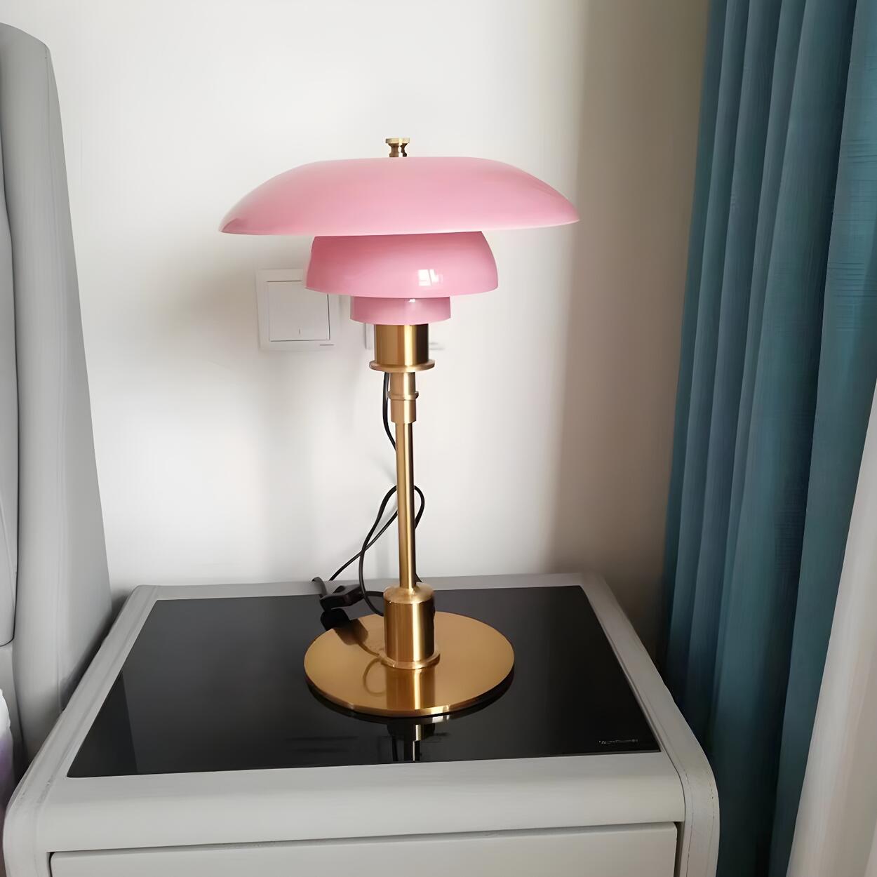 Vintage Tafellamp met Meerlagige Glazen Kap in Amber en Gouden Voet – Moderne Design Bedlamp