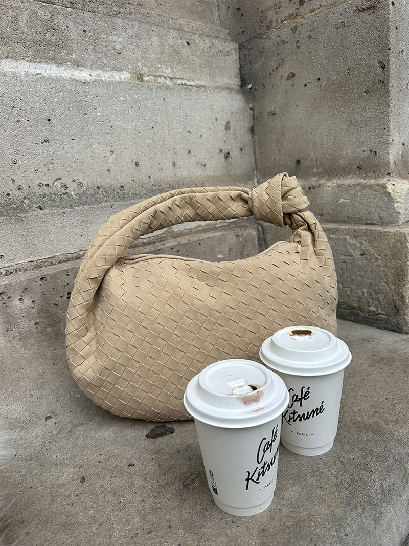 Gevlochten Zwart Hobo Tas met Knoop Detail Stijlvol