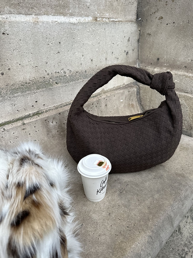 Gevlochten Zwart Hobo Tas met Knoop Detail Stijlvol