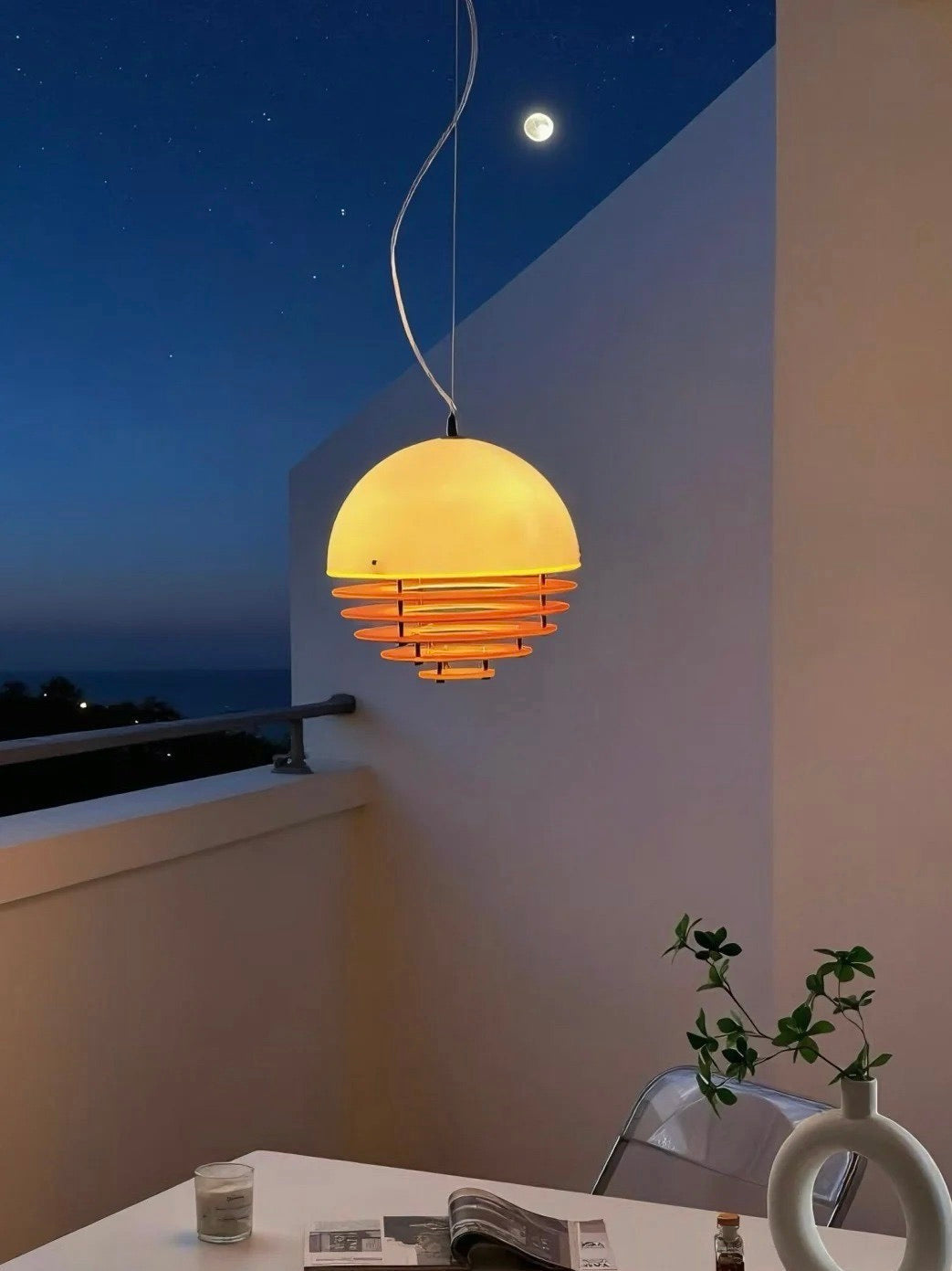 Stijlvolle Hanglamp Bauhaus Design Oranje-Wit Sfeerverlichting voor Moderne Interieurs